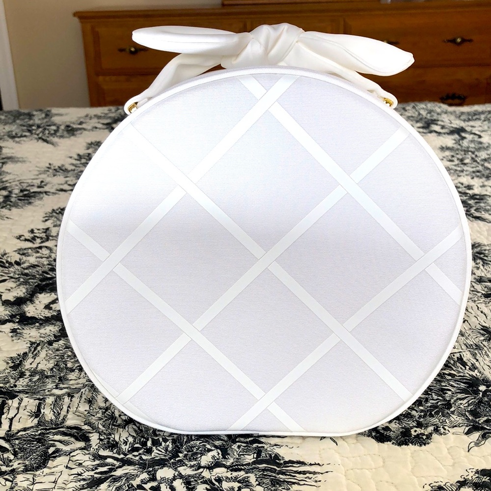 3/$25 Estée Lauder cosmetic bag